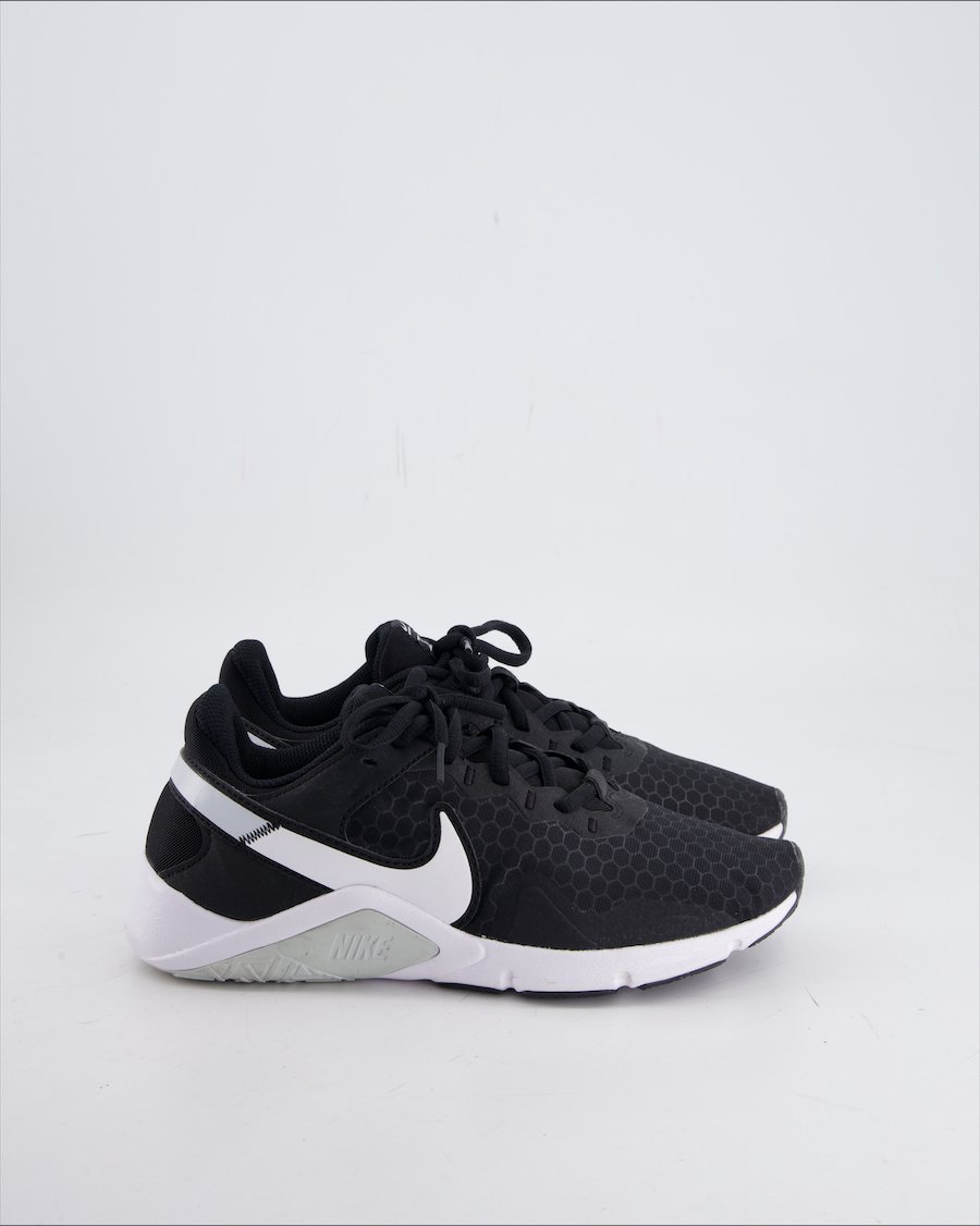 Nike Legend Essential 2 Trainers Cloth Black Eu 37.5