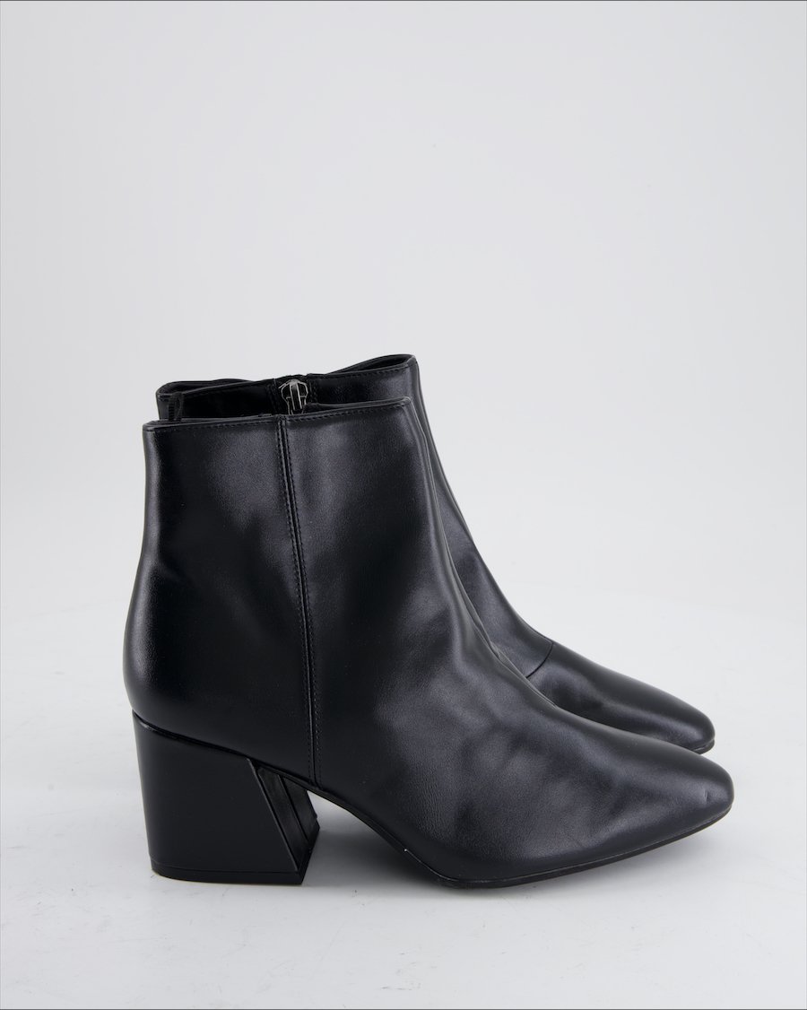 Divided Ankle Boots Leather Black Eu 39