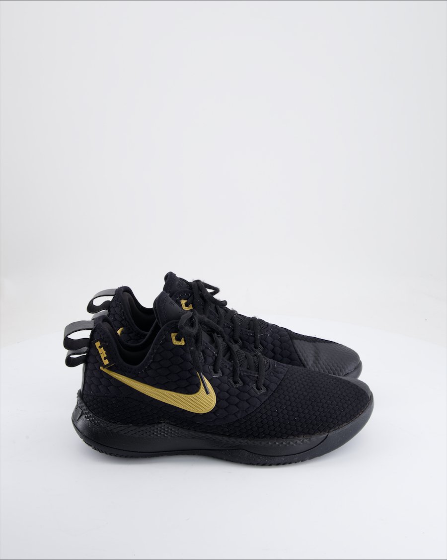 Nike LeBron Witness III Trainers Cloth Black E 42