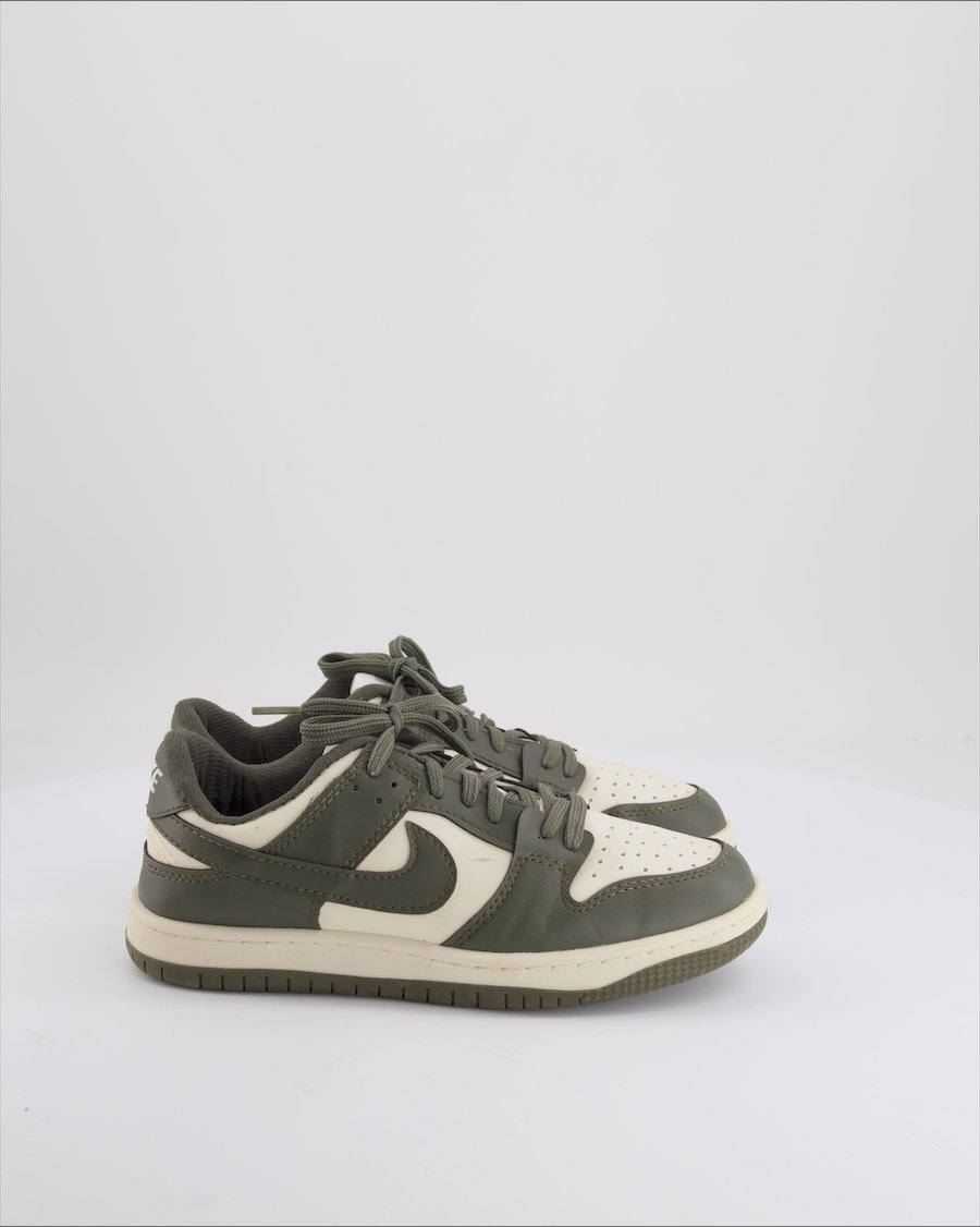 Nike Dunk Trainers Leather Green EU 40