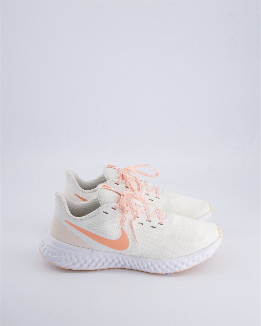 Nike Revolution Trainers Cloth White 40,5 EU