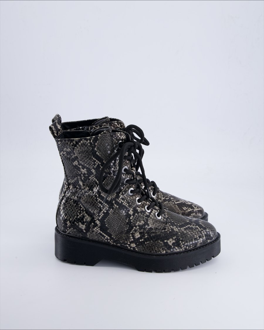 Unbranded Ankle boots Leather Black 38 EU