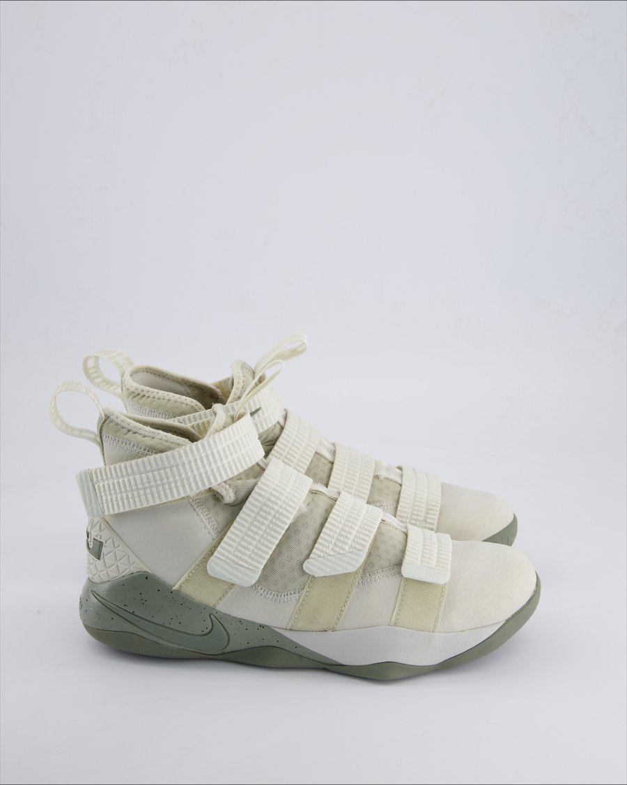 Nike LeBron Soldier Trainers Cloth Beige 41 EU