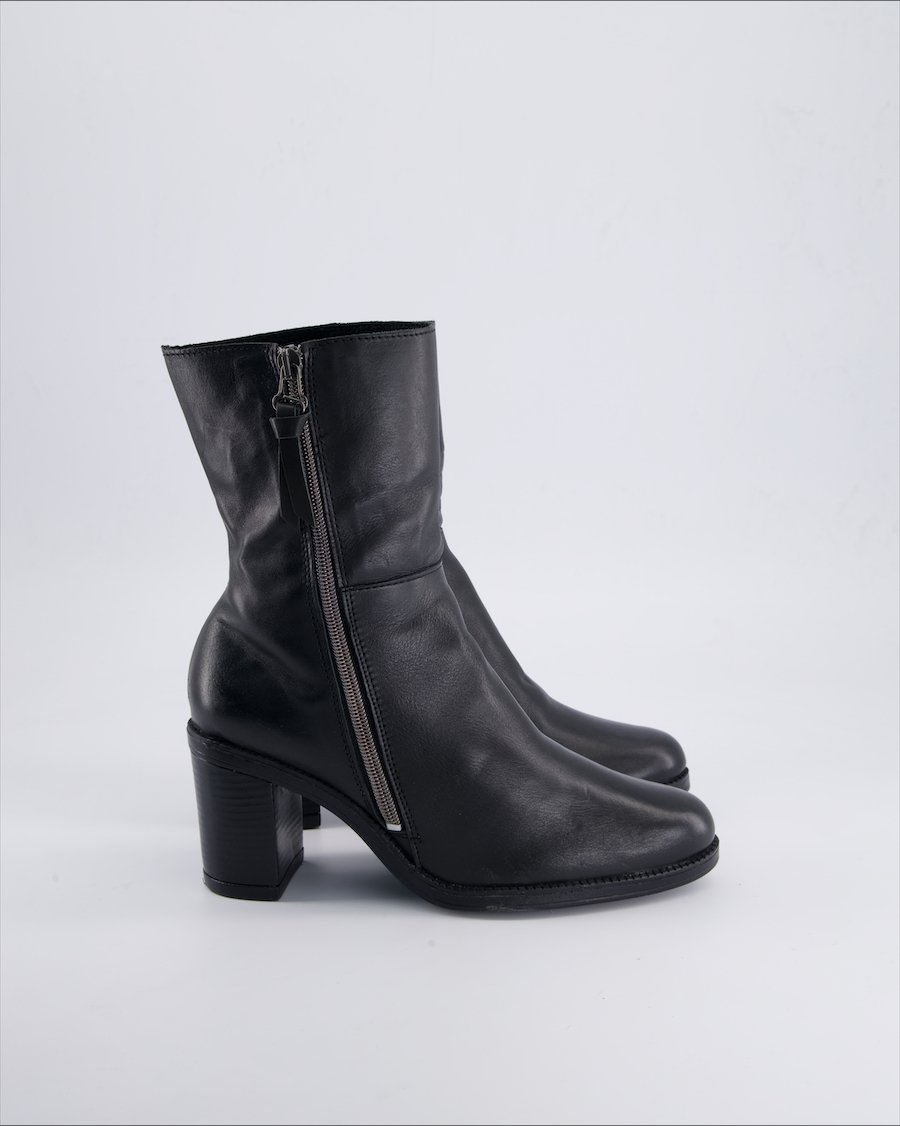 Unbranded Ankle boots Leather Black 38 EU