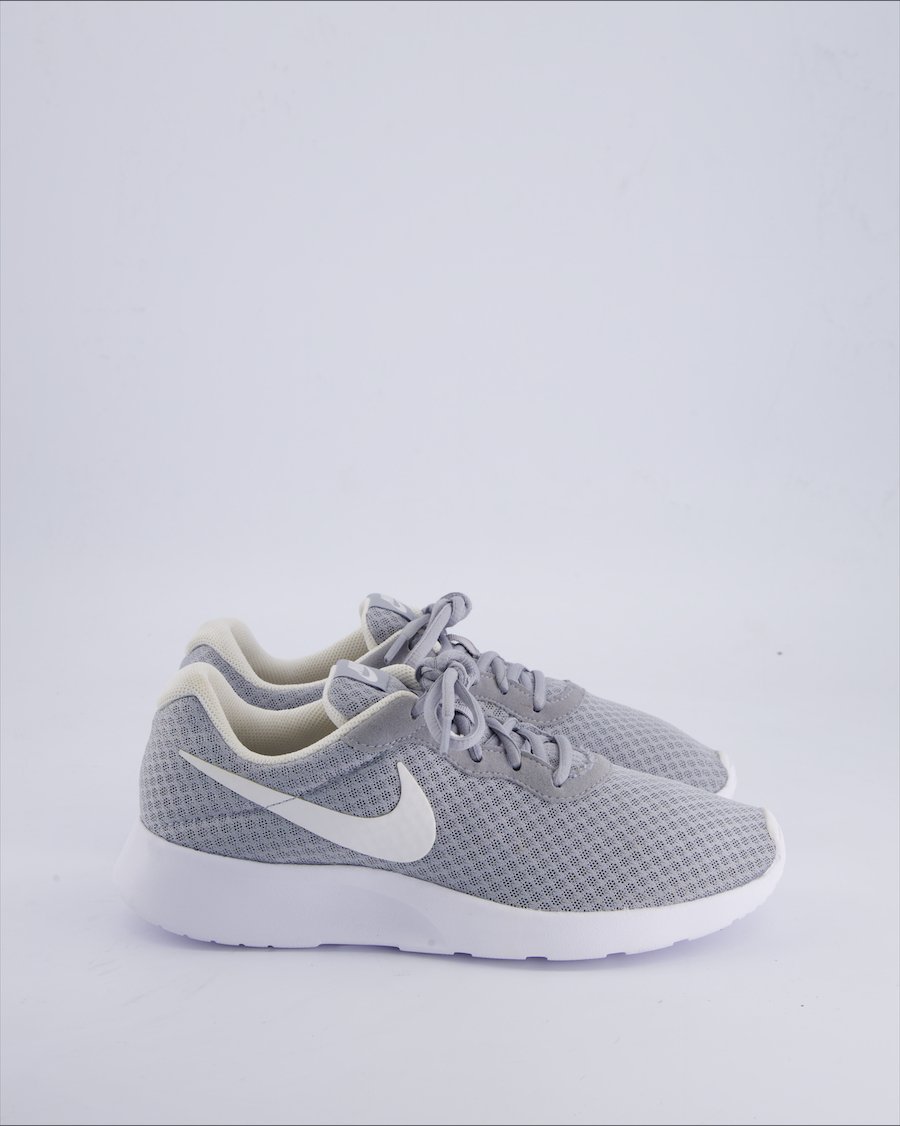 Nike Tanjun Trainers Cloth Grey 39 EU