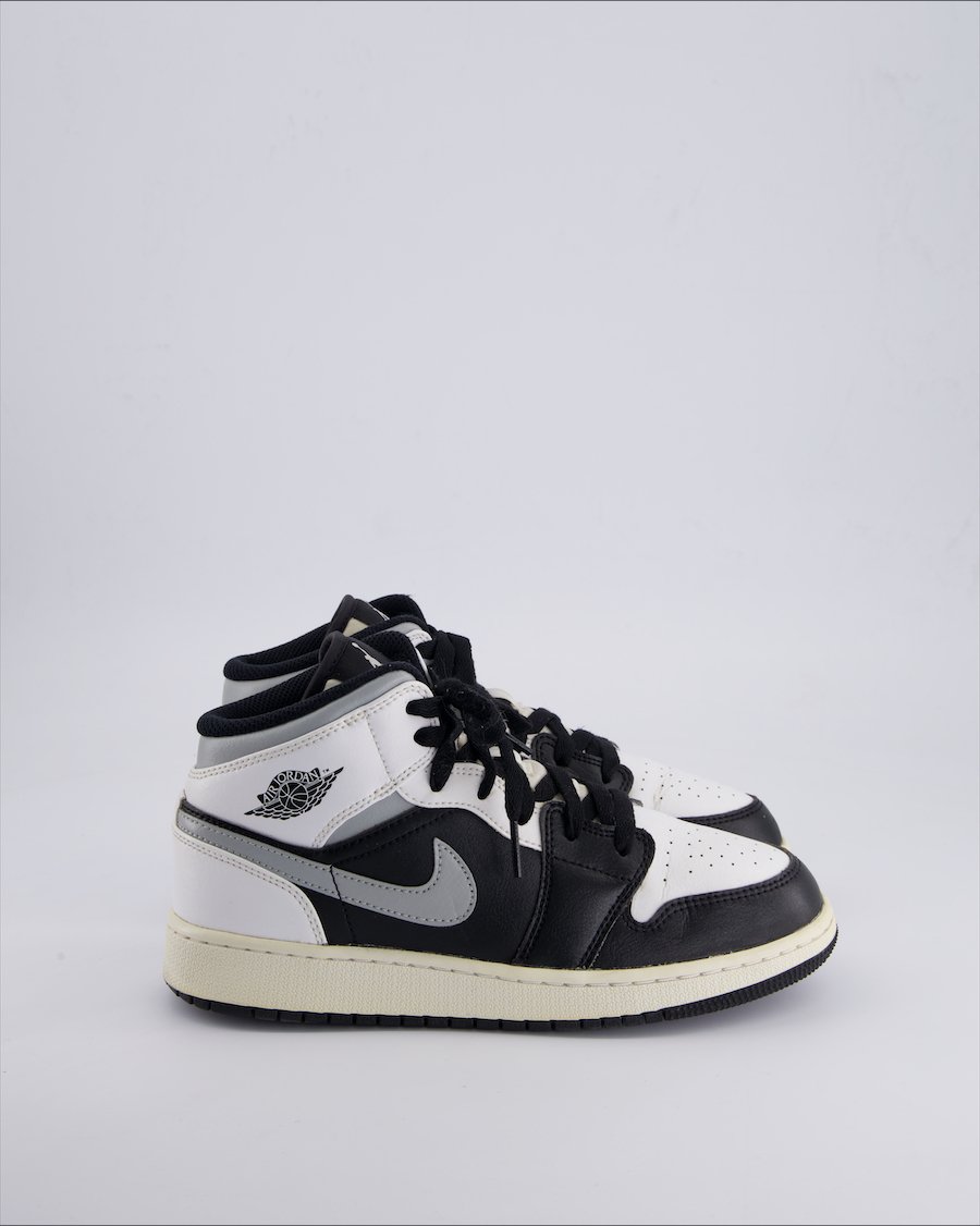Jordan 1 Mid Trainers Leather Black 38 EU
