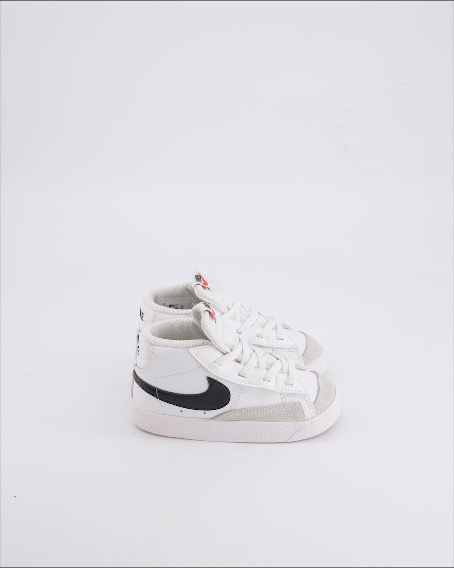 Nike Lace-up trainers Leather White EU 25