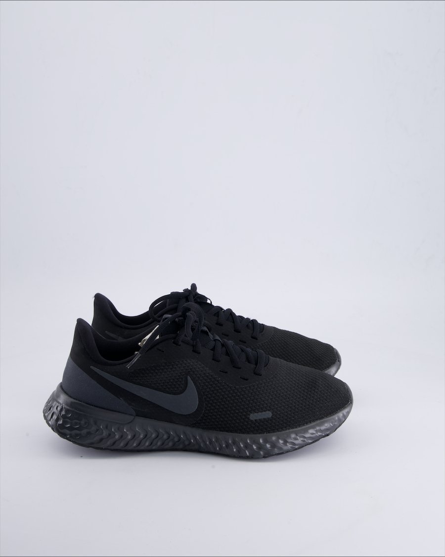 Nike Revolution Trainers Cloth Black 40.5 EU