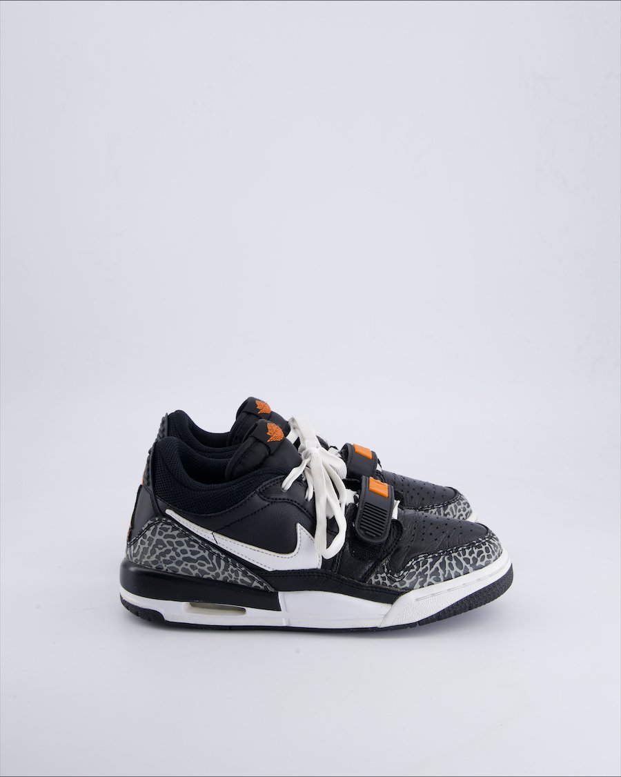 Jordan Legacy Trainers Leather Black 38 EU