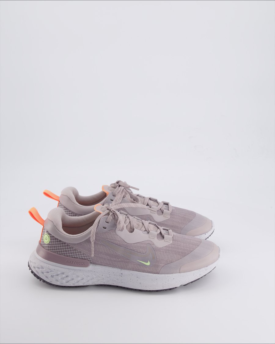 Nike Legend React 2 Trainers Leather Purple 40.5 EU