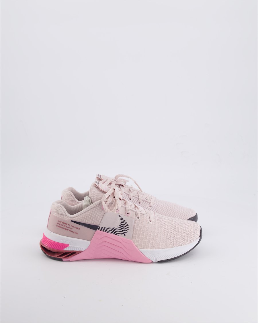 Nike Mecton 8 Trainers Cloth Pink 38.5 EU