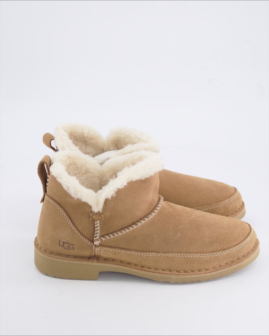 UGG Others Suede Ecru 39 EU