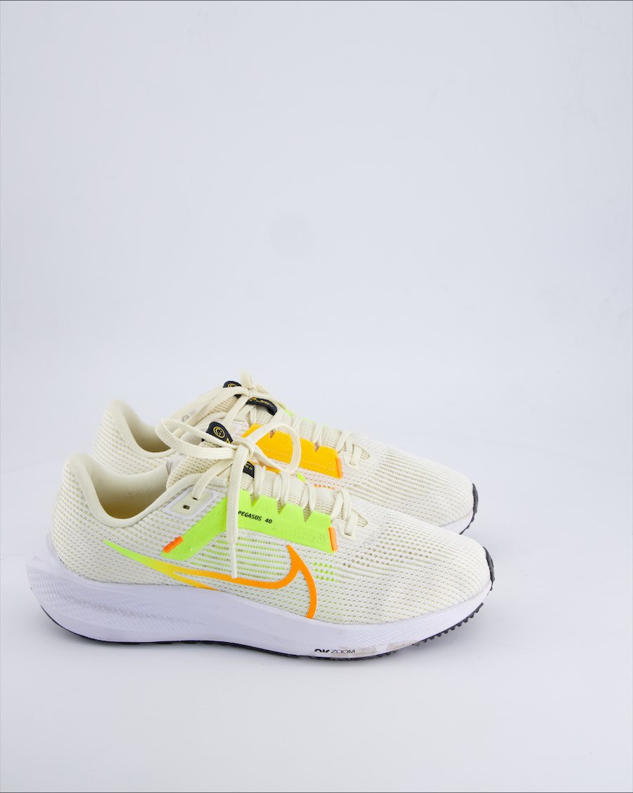 Nike Pegasus 40 Trainers Cloth Beige 41 EU