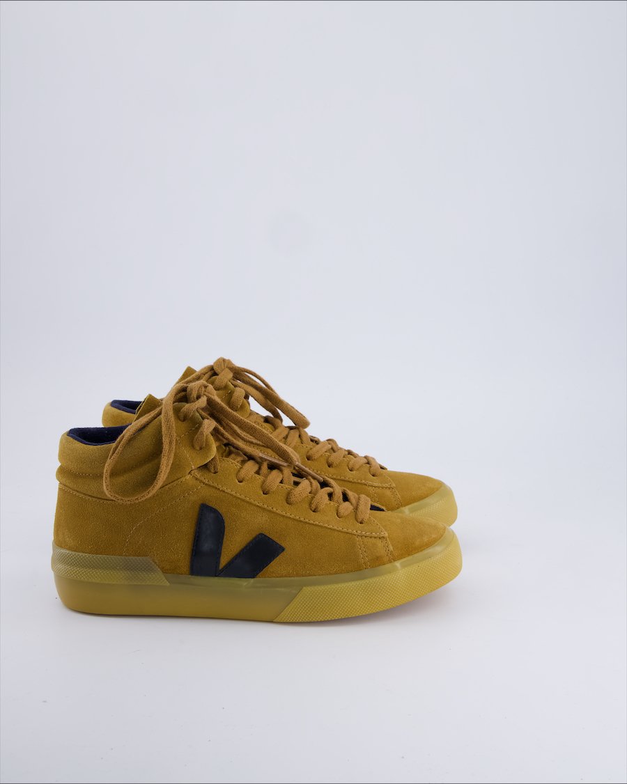 Veja Trainers Suede Camel 39 EU