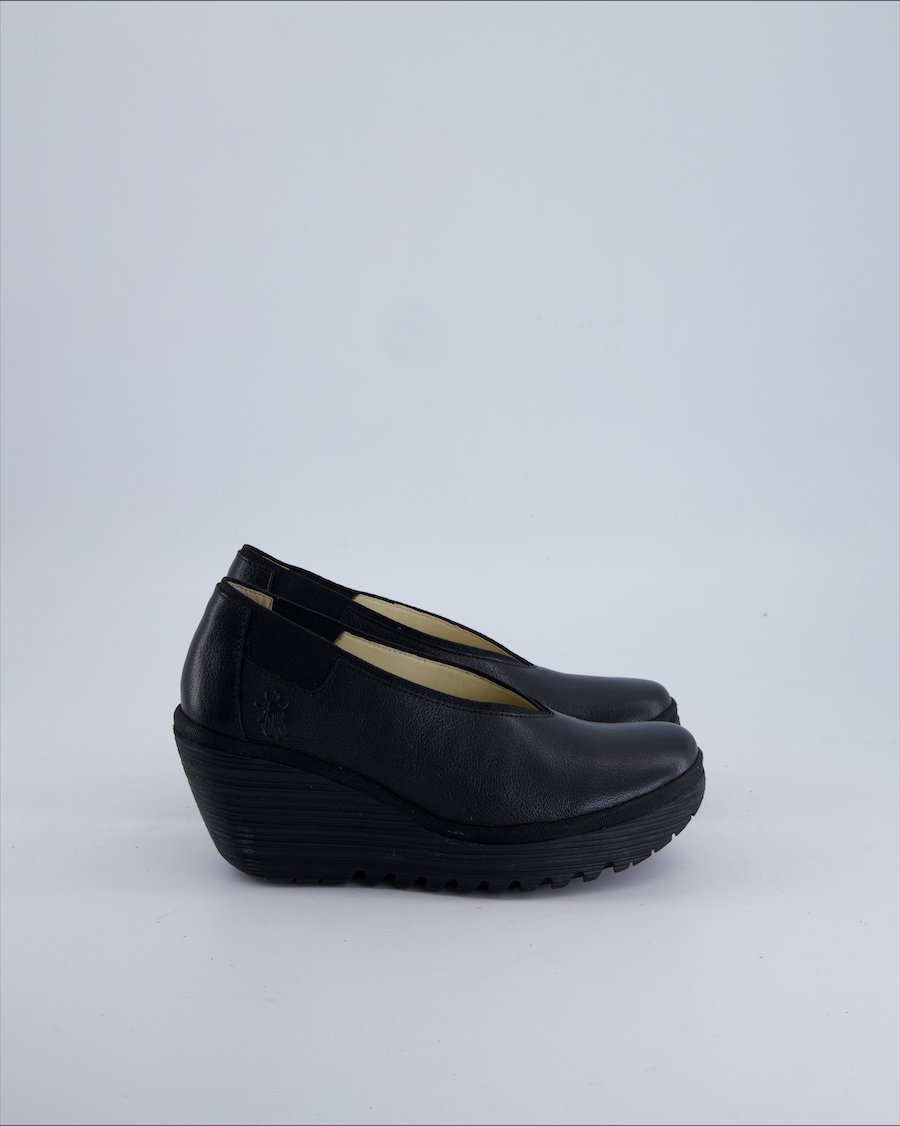 Fly London Flats Leather Black 34 EU