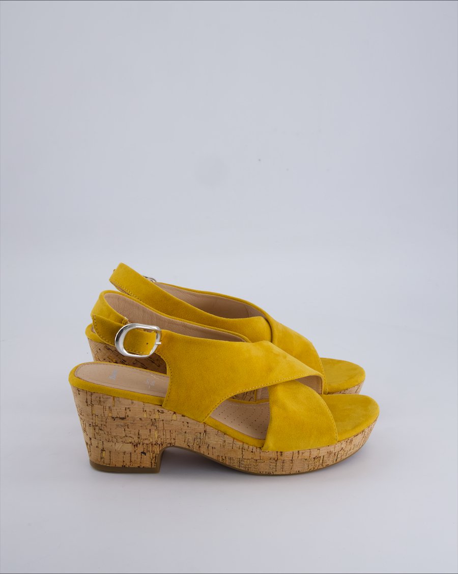 Bata Heels Suede Yellow 40 EU
